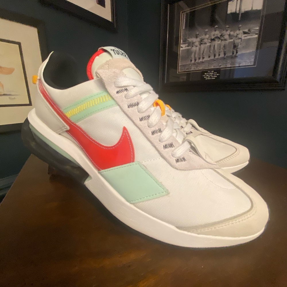 Nike White and Red Athletic Shoes Sleek Design
